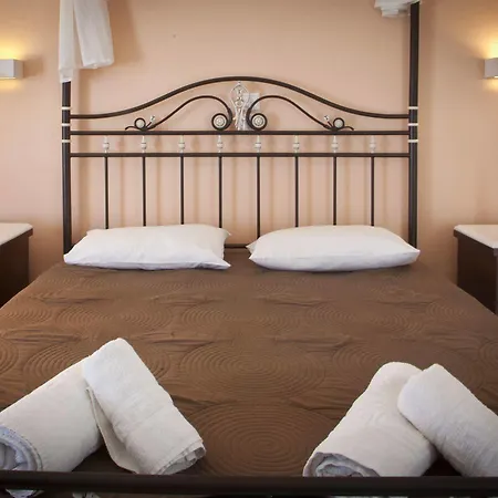 Anna Aparthotel 3*